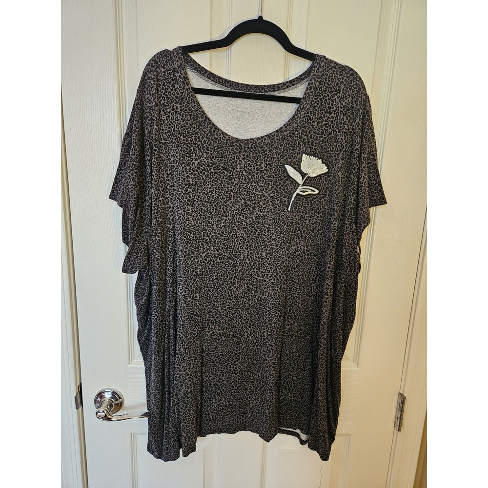 Torrid x Sylvia Mollie Gray Leopard Print White Sequin Flower Applique Top +6X